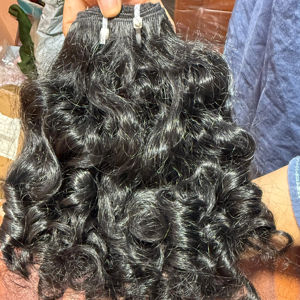 Paquets de cheveux bouclés birmans indiens bruts non transformés à cuticule alignée cheveux humains donneur unique 100 pour cent naturel ondulé en gros - Product Image 1