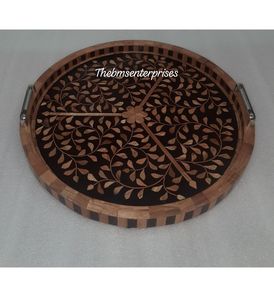 Bandeja con incrustaciones de madera y resina de diseño moderno con asa Bandeja decorativa para el hogar y la mesa muy demandada - Product Image 4