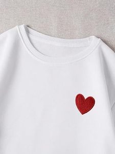 เสื้อสเวตเชิ้ตคอกลมปักลายหัวใจสำหรับผู้หญิง เสื้อสเวตเชิ้ตแขนยาวลำลอง เสื้อพูลโอเวอร์แบบลำลอง เสื้อเบสิค - Product Image 2