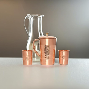 Jarra grande de cobre con diseño tradicional indio, perfecta para beber agua, hidratación diaria y decoración del hogar. - Product Image 1