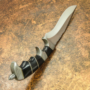 LAME EN ACIER INOXYDABLE DE BRICOLAGE À LA MAGNIFIQUE COUTEAU DE CHASSE DE LUXE AVEC GAINE EN CUIR par Knives Maker - Product Image 3