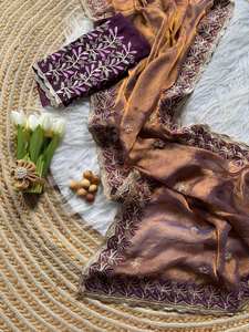 Saree traditionnel en soie douce de créateur indien avec un beau travail de broderie pour les mariages et les fêtes - Product Image 3