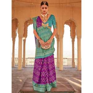 Fantástico Sari de Seda Estampado en Morado para Ocasiones Festivas y Bodas - Product Image 3