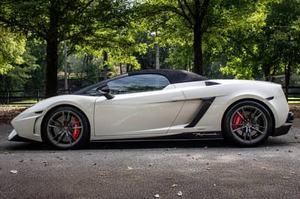 TOP SELLING 2011 Lamborghini Gallardo LP570-4 Spyder Performante 562 ch V10, transmission intégrale, freins en céramique carbone - Product Image 2