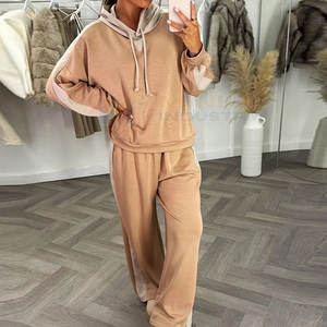 Conjunto Deportivo de Mujer con Top Corto y Pantalones Acampanados, 100% Algodón - Product Image 3