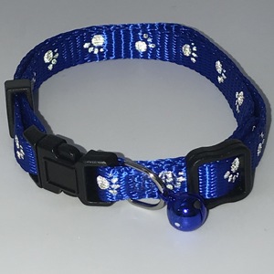 Prêt à Expédier Bleu/Violet/Rouge/Couleurs Personnalisables 3/8 "Nylon Réglable Empreinte de Patte Réfléchissant Chat Breakaway Collier avec Cloche - Product Image 3