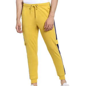 Pantalon de survêtement tendance pour hommes avec poches latérales et coupe décontractée, parfait pour la salle de sport et les vêtements de mode de tous les jours - Product Image 1