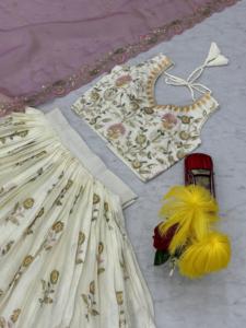 Elegante nuevo festival Lehenga Choli con hermoso hilo de bordar y trabajo de lentejuelas perfecto para bodas y celebraciones - Product Image 5