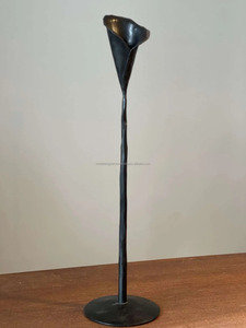 Elegante candelabro hecho a mano de hierro forjado Calla Lily Base Decoración de Navidad Candelabro de metal Diseño Otros Calla Lily - Product Image 5