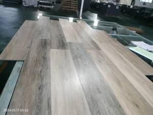 Plancher SPC 6mm fabriqué au Vietnam 20mil Plancher en vinyle imbriqué étanche IXPE pour garages à l'intérieur Conception graphique de 2mm d'épaisseur - Product Image 5
