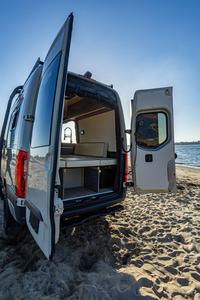 Fourgon Sprinter SV 2024 à transmission intégrale, disposition sociale, Vanthony Kiedis, diesel, boîte de vitesses automatique, intérieur en cuir clair, taille des pneus R17, conduite à droite - Product Image 4