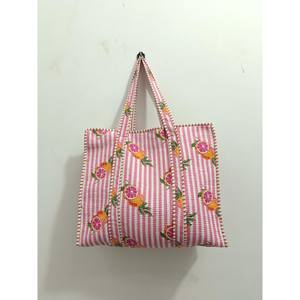 Sac à provisions en coton à imprimé floral fait à la main Grand sac à provisions Kantha Sac fourre-tout matelassé Cadeaux abordables pour femmes pour elle - Product Image 6