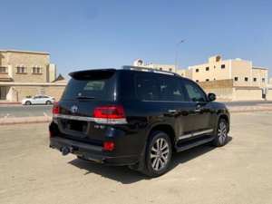 SUV Essence V8 4.5L AWD Modèle Aspire 2023-2024, Intérieur Cuir Foncé, Conduite à Gauche, Boîte Automatique, Toit Panoramique - Product Image 2