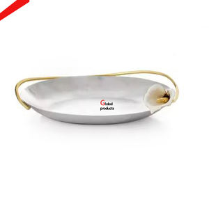 Plateau de service en acier inoxydable en métal fini argenté avec motif de fleurs dorées pour restaurant et bar d'hôtel - Product Image 1