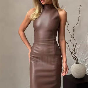 Robe en cuir pour femme fabriquée au Pakistan, col rond, coupe ajustée, tenue de bureau idéale - Product Image 3