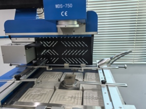 Estación de retrabajo de alineación óptica de semiautomatización, Robot de soldadura BGA de 3 zonas para reparación de placa base de ordenador portátil - Product Image 3