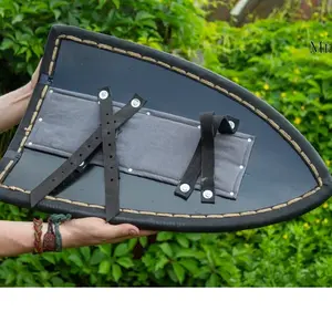 Bouclier chauffant Viking en bois noir par calvin artisanat - Product Image 1