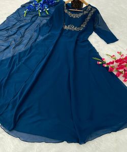 Nouveau Dernier Look Rich Party Wear Georgette Imprimé Crêpe Indien Filles Porter Prêt à Porter Pas Cher Bas Prix En Gros Surat Alphanumero - Product Image 4