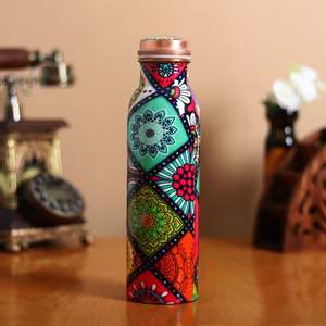 Bouteille d'eau en cuivre conçue pour améliorer la qualité de l'eau grâce au stockage traditionnel en métal approuvé par l'ayurveda - Product Image 3