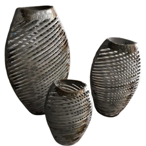 Vase en métal doré fabriqué à la main avec un design abstrait inspiré de l'art moderne Vase en métal pour les occasions d'anniversaire de décoration intérieure - Product Image 2