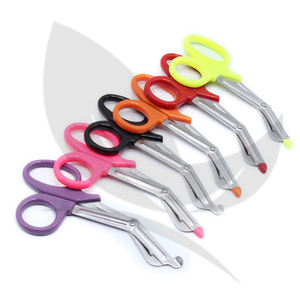 Ciseaux de traumatologie à usage intensif 7.5 Poignées roses Lames enduites de titane noir Ciseaux de traumatologie PAR INNOVAMED - Product Image 2