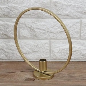 Bougeoir décoratif en métal de couleur dorée de luxe au design moderne personnalisé en gros bougeoir de style moderne - Product Image 4