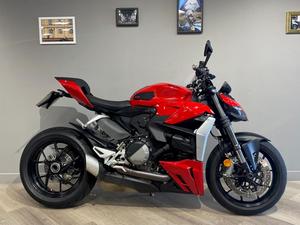 Moto Naked DTC Streetfighter V2 955 Euro 5 955cc L-Twin Refroidie par Eau, Modèle 2024 d'Occasion, Idéale pour la Conduite Sportive sur Route - Product Image 4