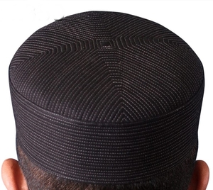 หมวก Safwan Kufi ดีไซเนอร์: อุปกรณ์เสริมอิสลามสำหรับผู้ชายสามารถปรับแต่งได้เพื่อรูปลักษณ์ที่ทันสมัยและสง่างาม - Product Image 2