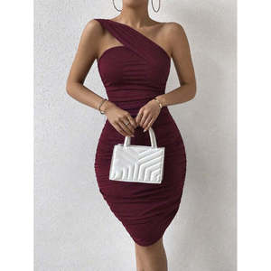 Vestido Corto de Mujer con Hombros Descubiertos, Tirantes Asimétricos y Detalle Fruncido, 35166 - Borgoña - Product Image 1
