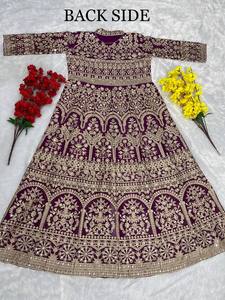 ชุด lehenga ดีไซเนอร์หรูพร้อมงานปักหนาสำหรับงานเลี้ยงงานแต่งงานและงานเฉลิมฉลองโกติ - Product Image 6