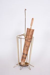 Porte-parapluie de forme antique, plaqué or brillant, idéal pour les hôtels et les fournitures en métal pour les parapluies. - Product Image 4