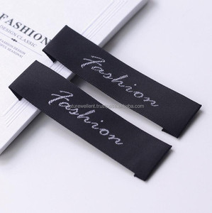 Étiquette tissée pour vêtements uniques et bon marché de plusieurs couleurs pour les chiffons Numéro de série Nom Logo Information de suivi Étiquette imprimée - Product Image 5
