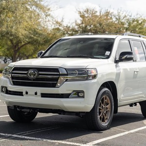 Autos Usados TOP NOTCH 2021 To yo tas Lands-Cruisers (Heritage-Editlon) 5,7 Litro 2017 4WD Final-Year-200-Series - Product Image 4