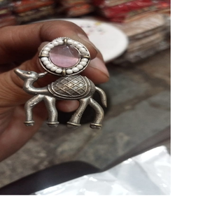 จี้ในธีมอูฐโบราณและชนเผ่าทำด้วยมือออกแบบด้วยหินสำหรับนักออกแบบเครื่องประดับชนเผ่าและชาวพื้นเมือง - Product Image 1