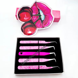แหนบต่อขนตาแบบใหม่ 90 องศา หุ้มกระดาษสีชมพู 45 องศา พร้อมที่วางขนตาแบบ Cherry Lip และโลโก้สั่งทำ อุปกรณ์เสริมความงาม - Product Image 1