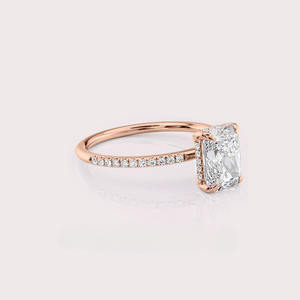 Bague pavée en diamant de laboratoire taille radiant en or rose 18 carats |   Bague de fiançailles personnalisée - Product Image 3