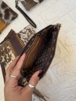 Nouvel Arrivage Pochette Portefeuille à Dragonne en Cuir de Vachette Marron avec Pompon, Patchs Western Tendance et Fermeture Éclair pour l'Été