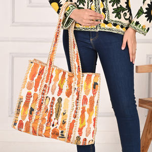 Sac fourre-tout matelassé imprimé au prix de gros Sac à bandoulière floral multicolore Sac fourre-tout surdimensionné en coton matelassé au design personnalisé - Product Image 2