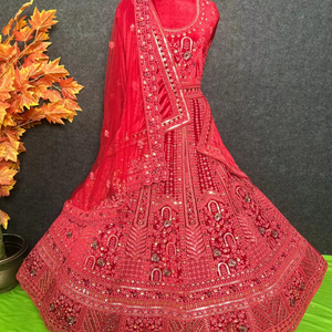 Velours impeccable Lehenga Choli pour les mariées travail Jarakan lourd 5 mètres Ghera 12 Kali Double Dupatta Butti Rajwadi Design - Product Image 1