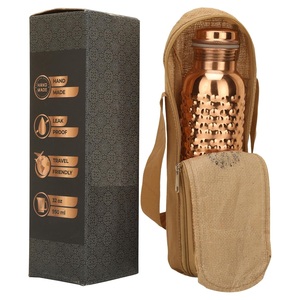 Produit élégant Bouteille d'eau en cuivre avec sac en jute Accessoires pour verres très remarquables disponibles avec un super design à vendre - Product Image 5