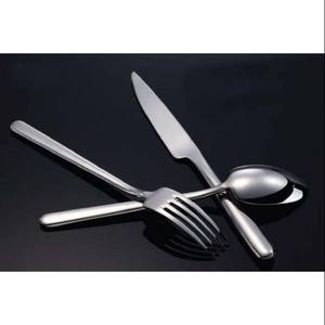 Venta al por mayor personalizado exclusivo hecho a máquina mango de acero inoxidable oro personalizado cuchillos y cuchara tenedor juego de cubiertos - Product Image 6