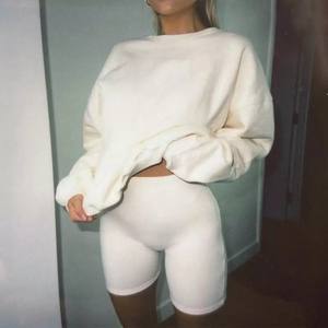 Conjunto de chándal de gran tamaño para mujer, sudadera y pantalones cortos, informal, cómodo, para entrenamiento de gimnasia, ropa deportiva de moda para salón - Product Image 3