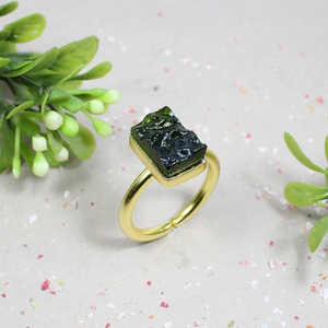 Venta al por mayor hecho a mano Natural chino verde moldavita 92,5 anillo de plata esterlina joyería fina anillo de piedras preciosas con tecnología de incrustaciones cortadas - Product Image 3