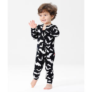 Combinaison convertible en bambou avec fermeture éclair pour bébé, design avec fermeture éclair intégrée aux pieds - Product Image 3