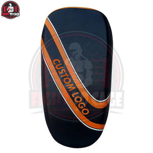 Bouclier de frappe en cuir PVC haute performance pour l'entraînement au karaté, au taekwondo et au MMA - Durable et résistant aux impacts - Product Image 5