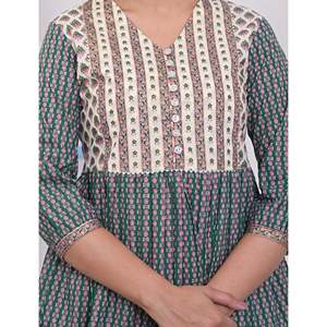 Top Corto Estampado de Algodón Oliva Bordado, Hecho de Tela Popelina - Product Image 2