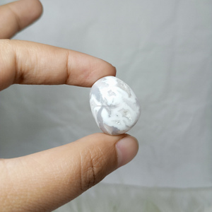 Tumbled Jasper White Snow Agate Natural Indonesia Alta calidad Hecho a mano Curación Cristal Gemas Forma 20-30mm - Product Image 5