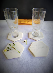 Sous-verres carrés préférés du client de 4 pouces ensemble de sous-verres hexagonaux en bois de marbre blanc de luxe 6 pièces tapis/coussin en céramique occasions de bar de mariage - Product Image 4