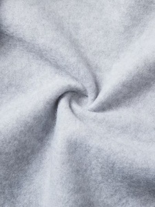 Veste coupe-vent unisexe style varsity, gris et blanc, manches à col rabattu, vêtement décontracté pour l'automne, coupe régulière, polyester tricoté sur le devant - Product Image 3