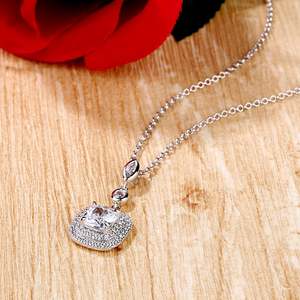 Collier Jeulia en argent sterling avec moissanite taille coussin double halo et sertissage griffe - Product Image 5
